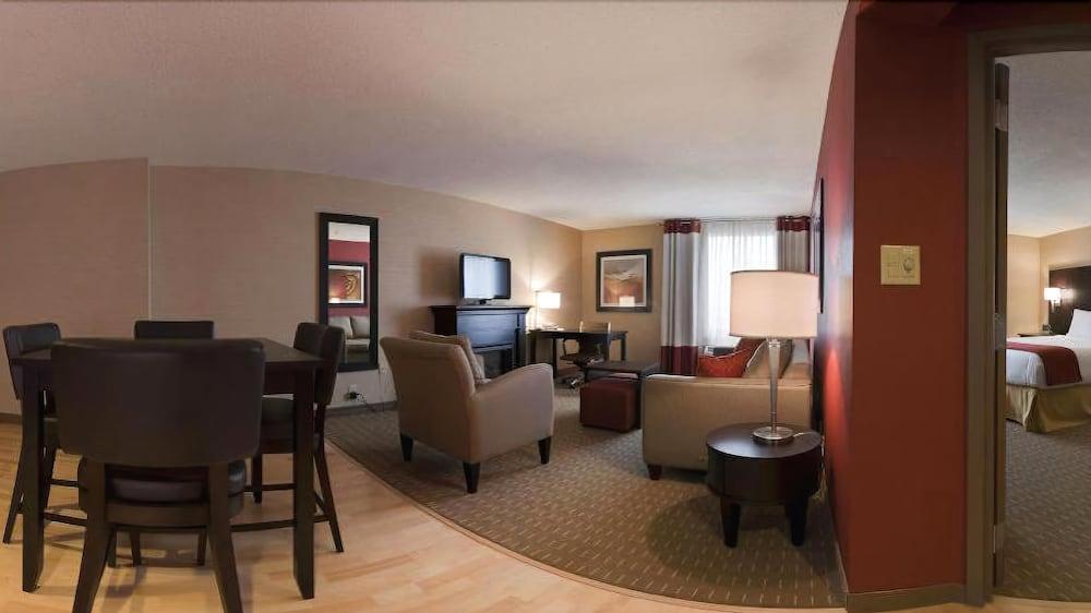 Holiday Inn Express Hotel & Suites Chatham South By Ihg Екстер'єр фото