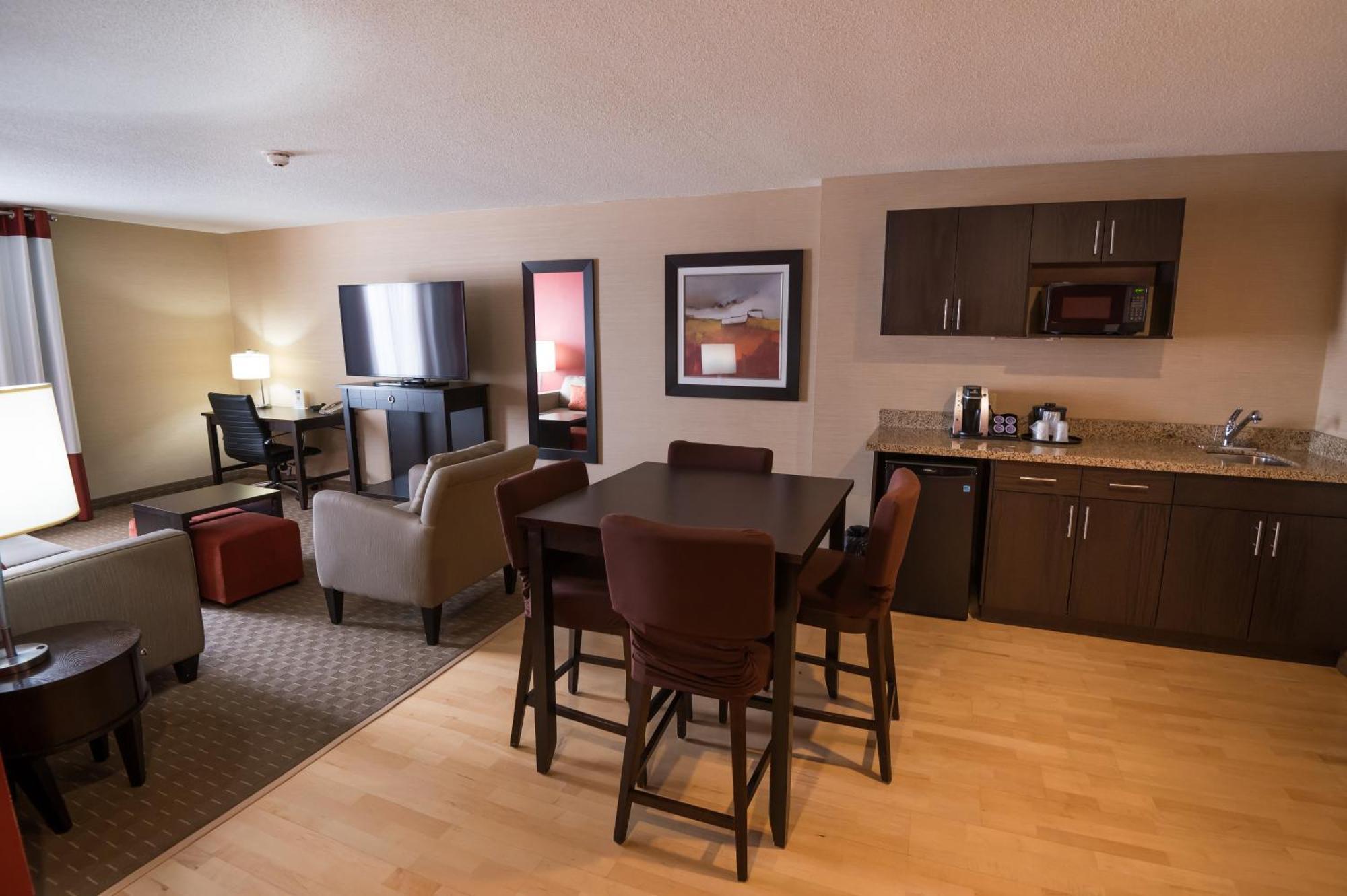 Holiday Inn Express Hotel & Suites Chatham South By Ihg Екстер'єр фото