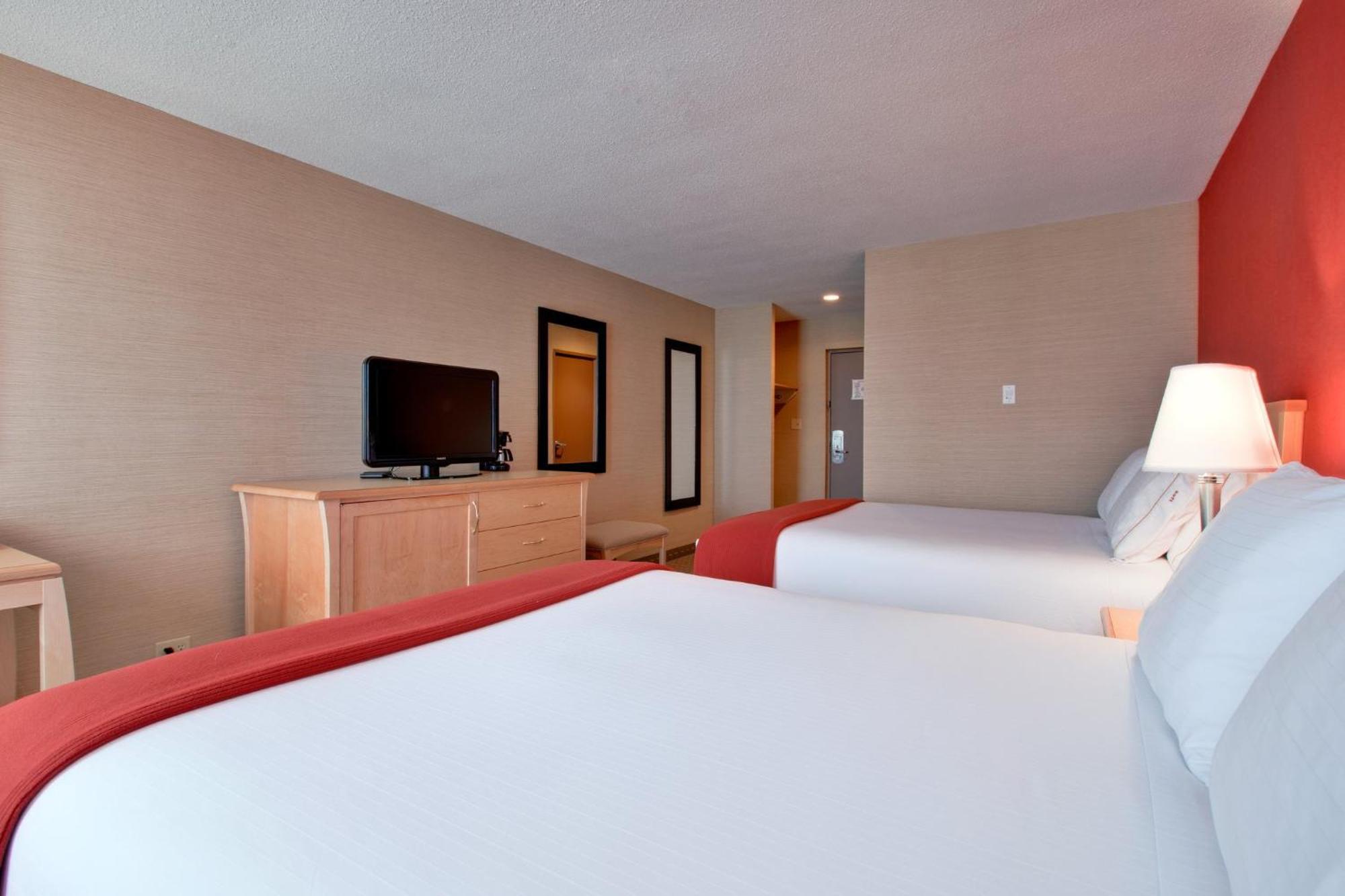 Holiday Inn Express Hotel & Suites Chatham South By Ihg Екстер'єр фото