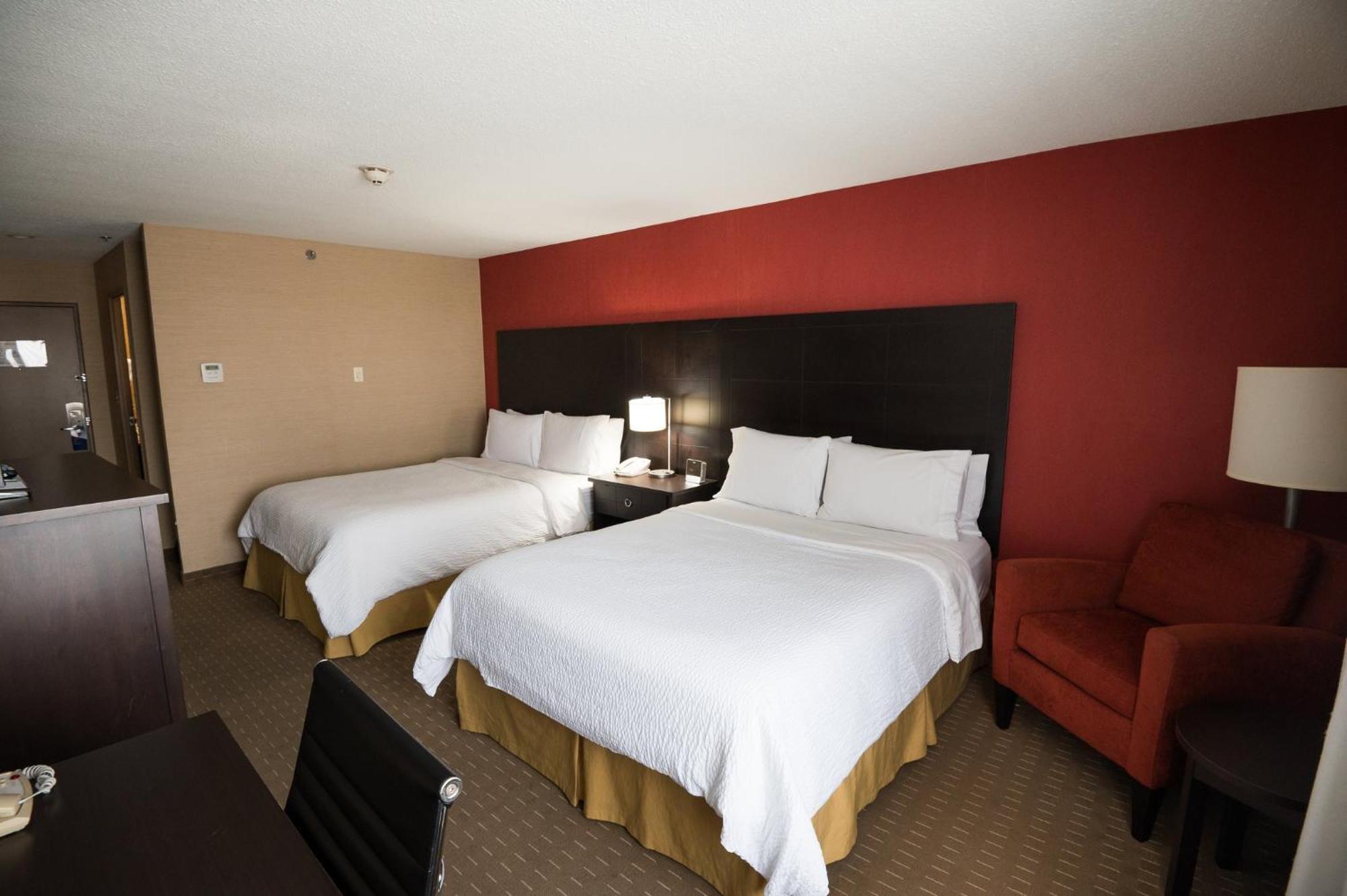 Holiday Inn Express Hotel & Suites Chatham South By Ihg Екстер'єр фото
