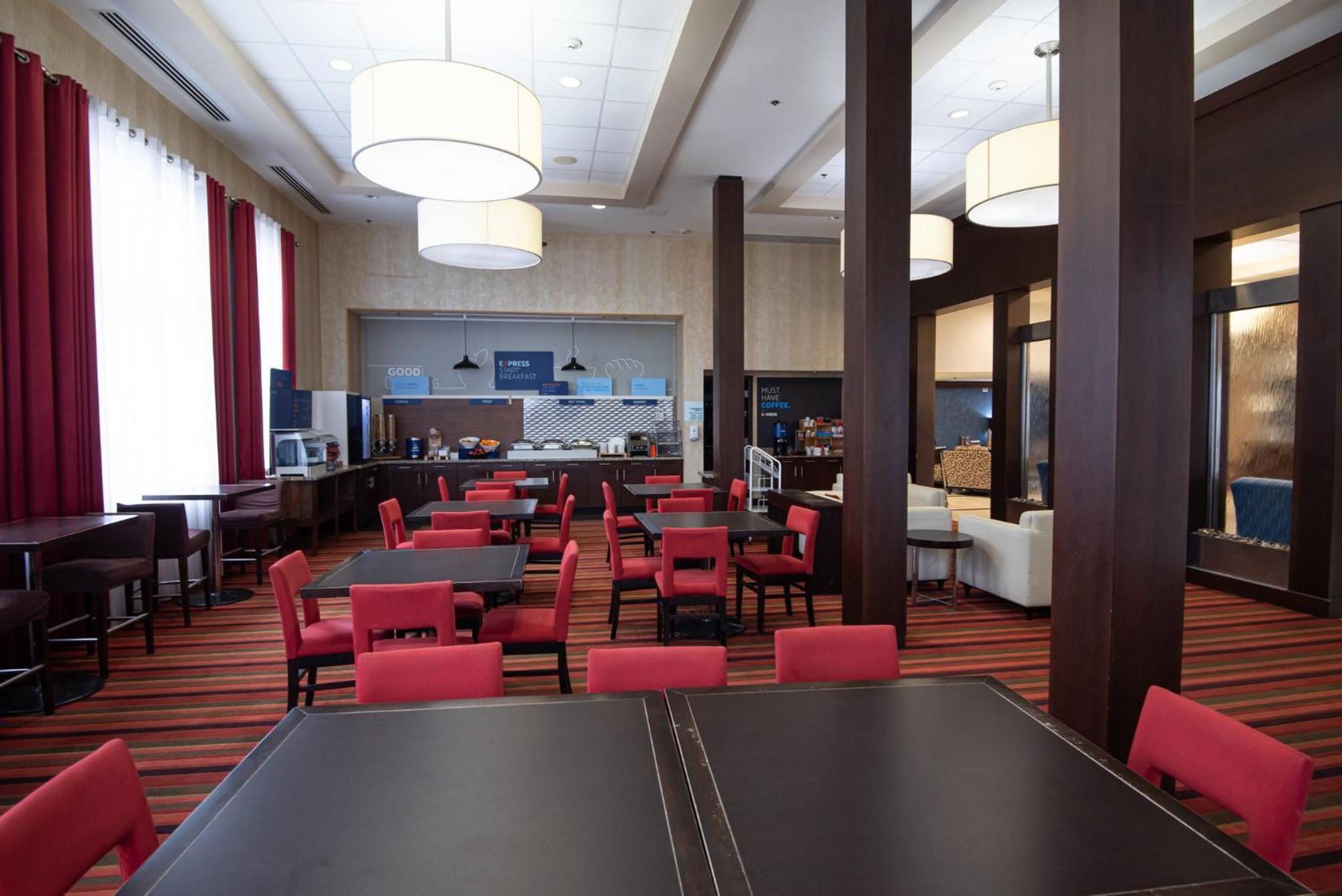 Holiday Inn Express Hotel & Suites Chatham South By Ihg Екстер'єр фото
