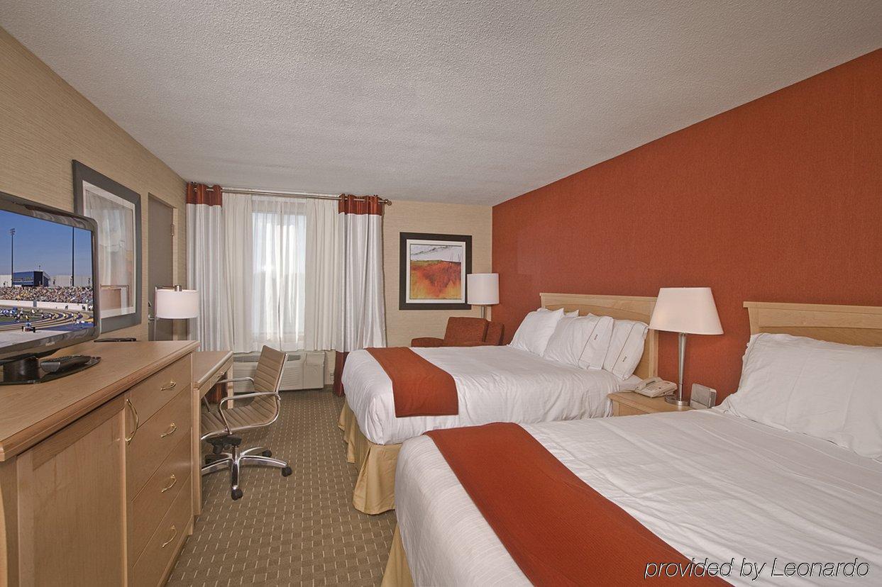 Holiday Inn Express Hotel & Suites Chatham South By Ihg Номер фото