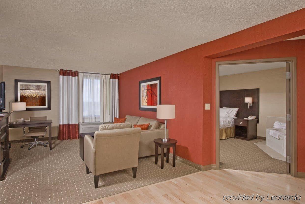 Holiday Inn Express Hotel & Suites Chatham South By Ihg Номер фото